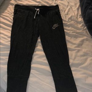 Grey Nike Cropped Jogger/Sweats